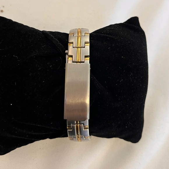 Vintage Vanity Fair Silver & Gold Toned Watch - Picture 2 of 4